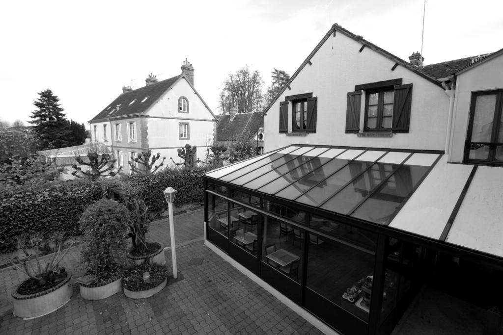 Auberge La Pomme De Pin Hotel Senonches Quarto foto