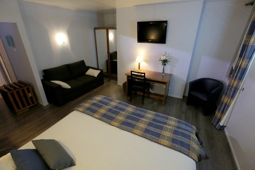 Auberge La Pomme De Pin Hotel Senonches Quarto foto
