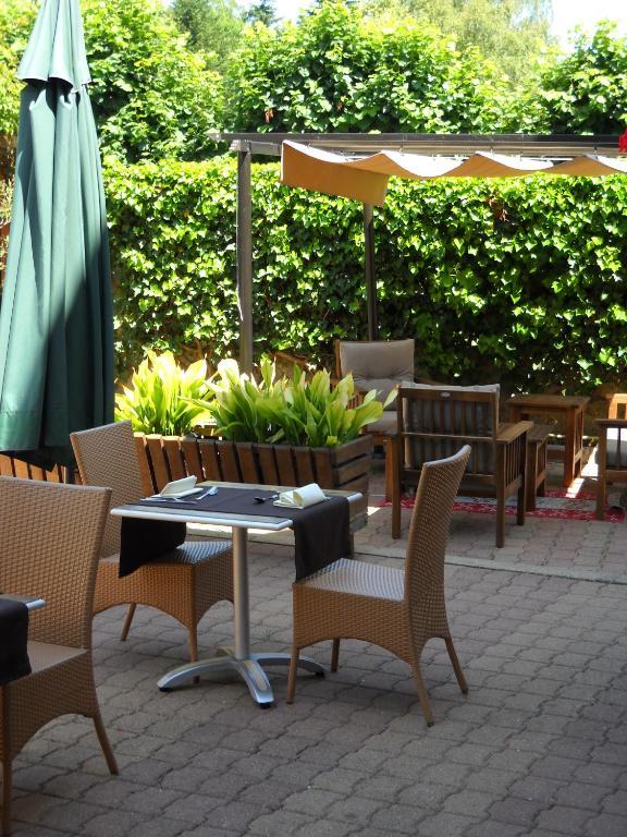 Auberge La Pomme De Pin Hotel Senonches Exterior foto